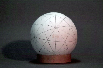 Tetraeder-, Oktaeder-, Ikosaedereinteilung auf der Kugelfläche