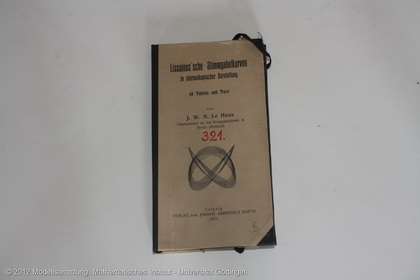 Lissajous tuning fork curves. 18 stereo's with explanation